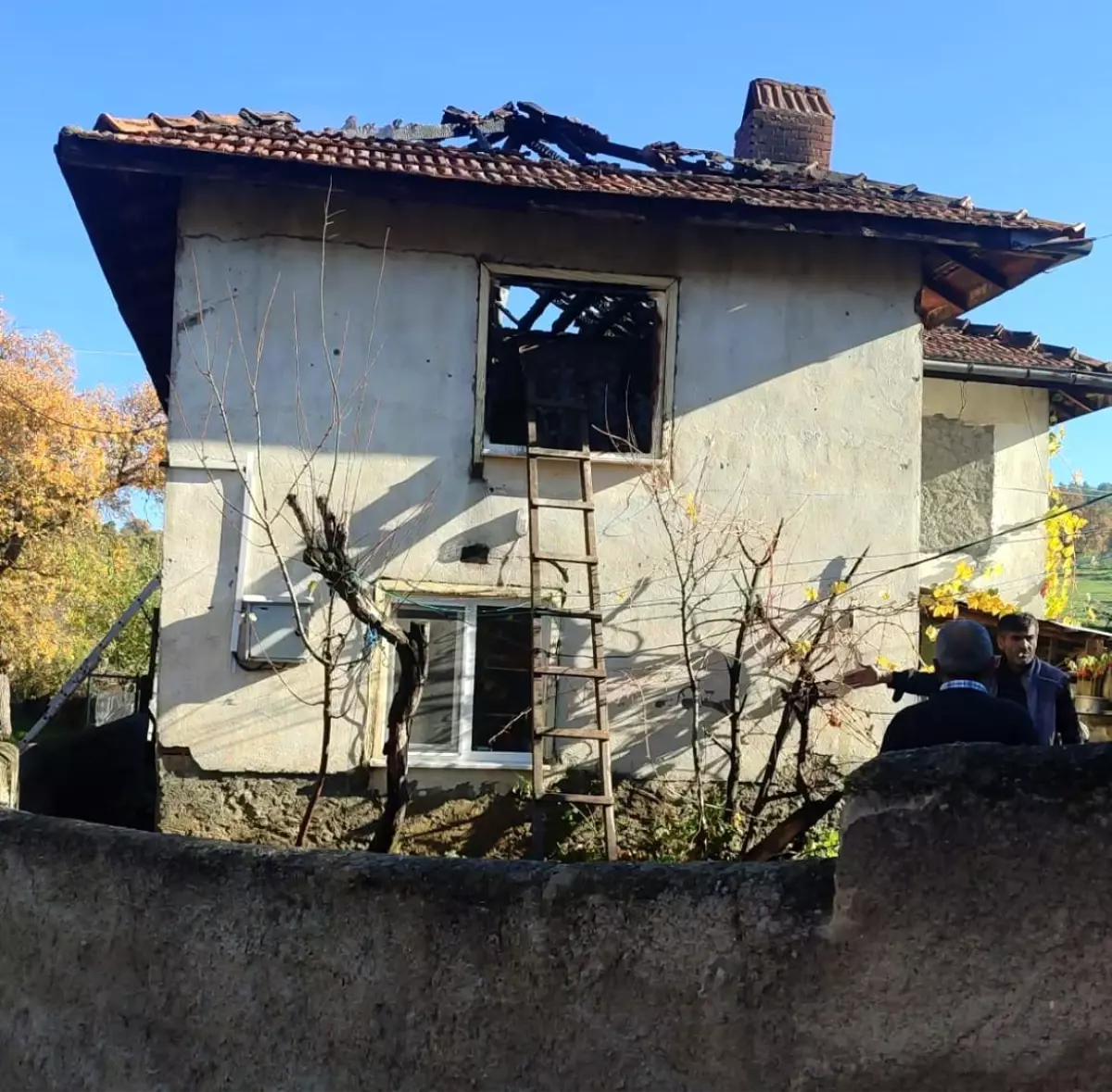 Tavşanlı\'da Ahşap Evde Yangın Çıktı