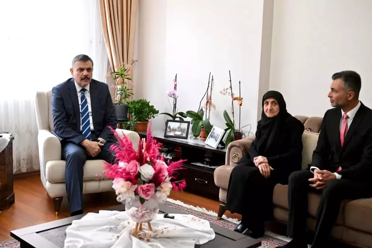 Vali Çiftçi\'den şehit annesine vefa