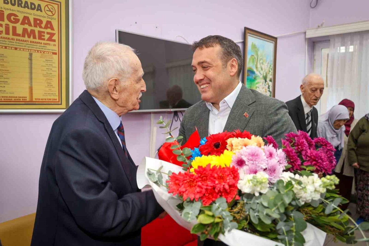Vali Sözer Huzurevi Öğretmenleriyle Bir Araya Geldi