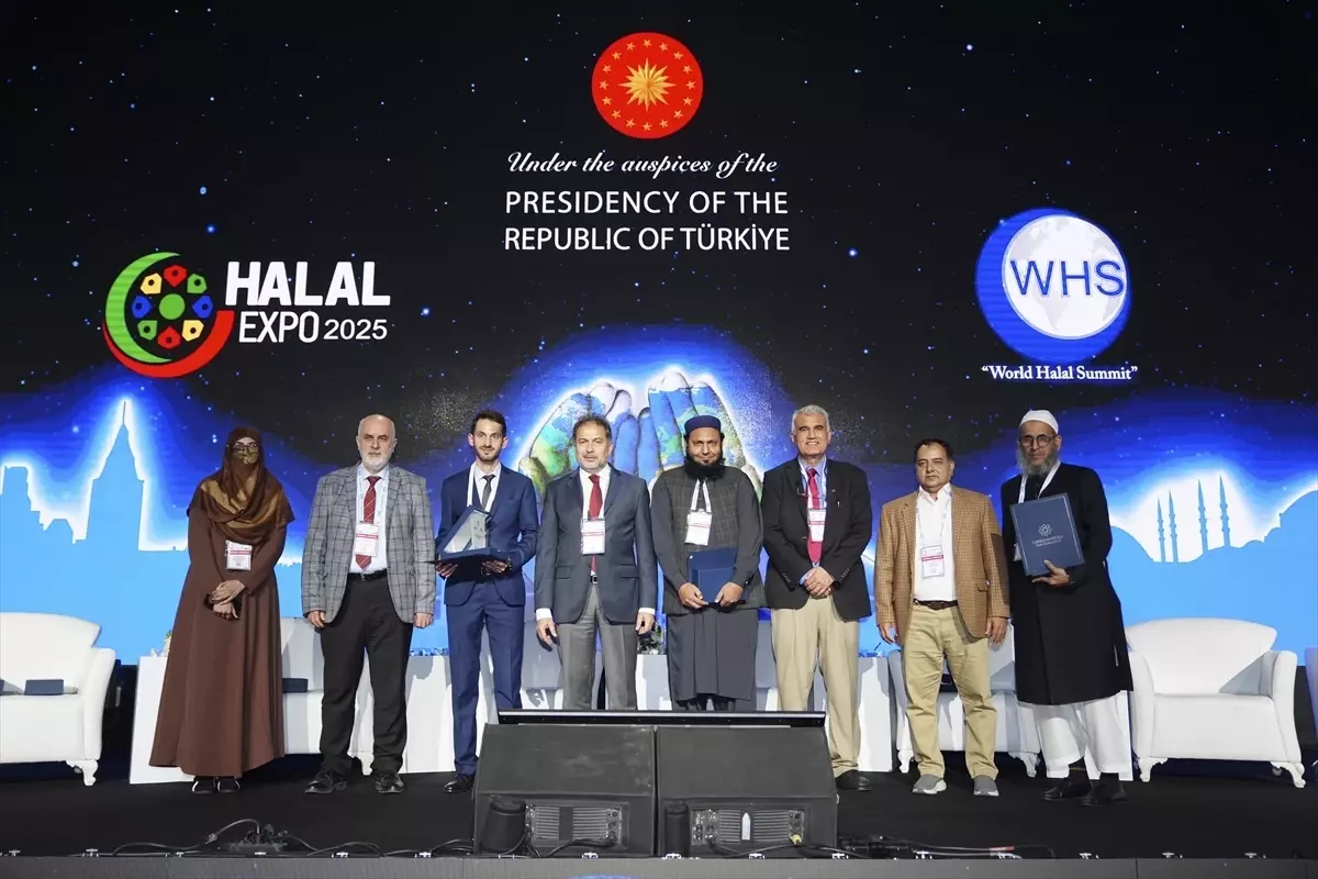 11. Dünya Helal Zirvesi İstanbul\'da Devam Ediyor