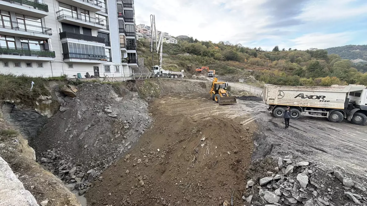 Amasra\'da Toprak Kayması: Tahliye ve Doldurma Çalışmaları Başladı
