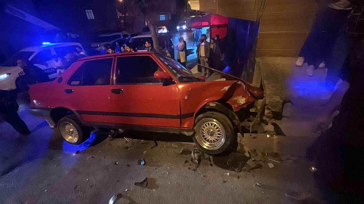 Ehliyetsiz Sürücü Kaçarken Kaza Yaptı