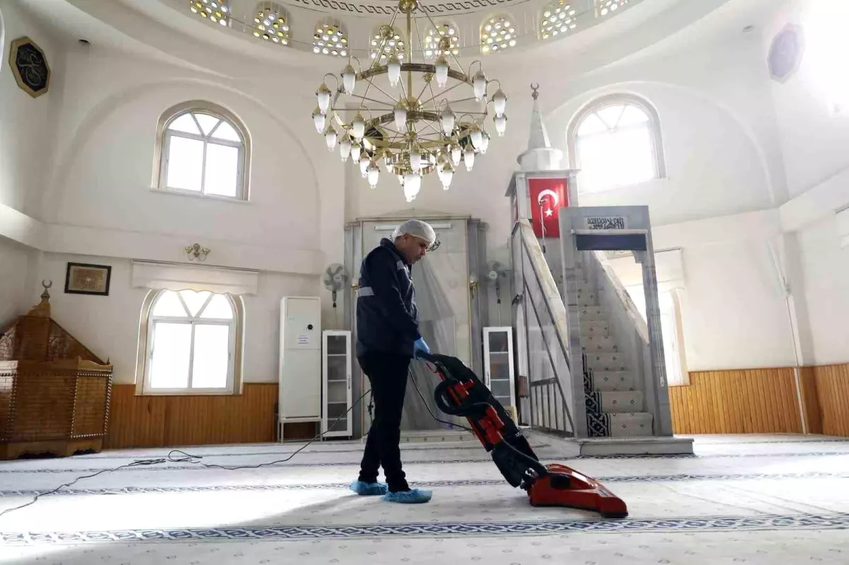 Aydın Belediyesi\'nden İbadethanelere Temizlik Desteği