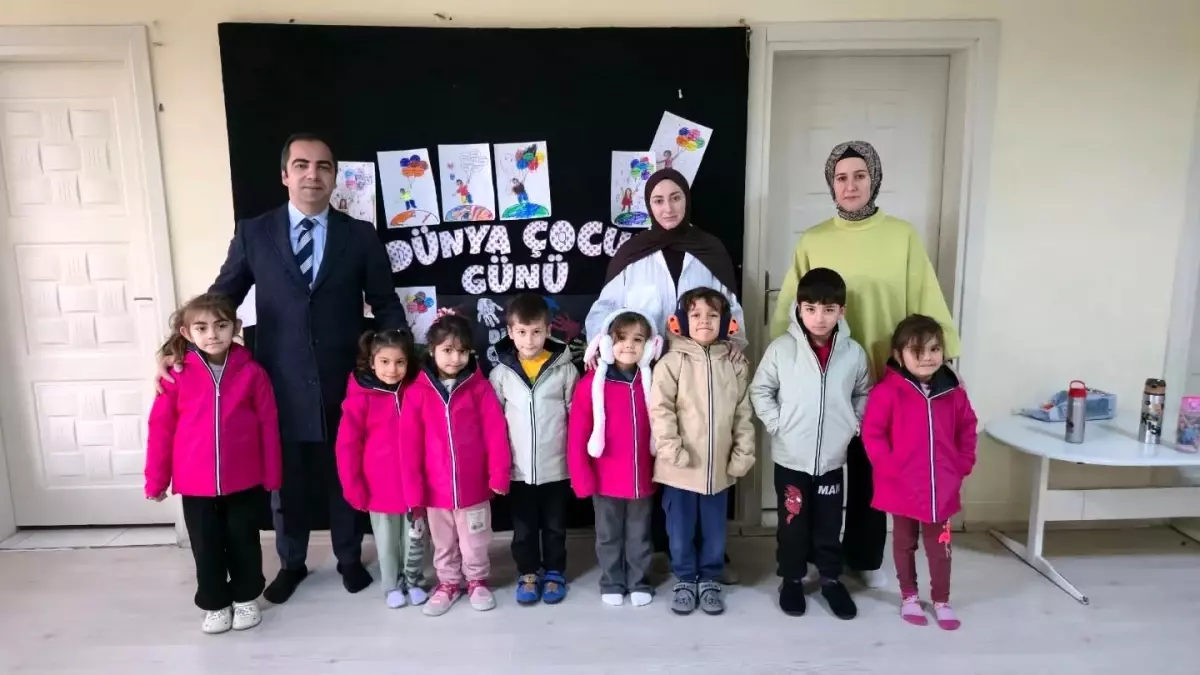 Yenipazar\'da Öğrencilere Mont Desteği