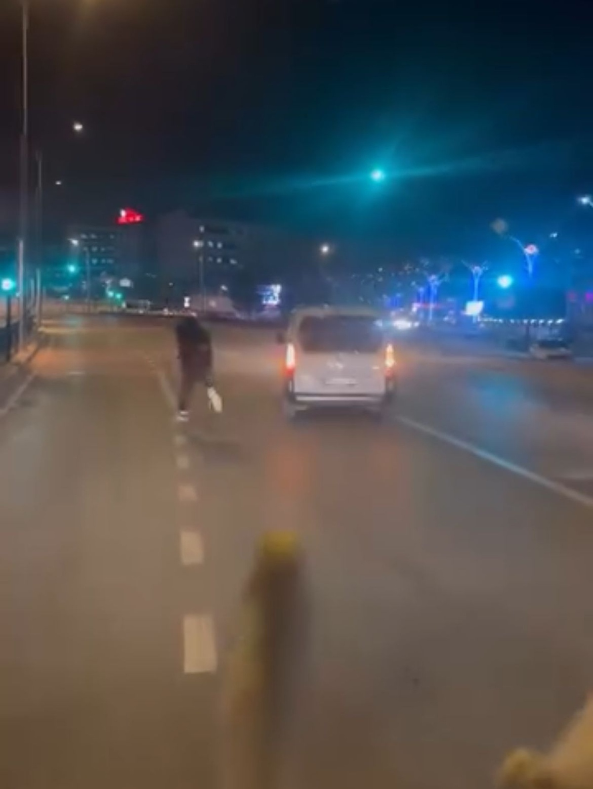 Bursa\'da Yol Vermeme Kavgası Baltalı Saldırıya Dönüştü