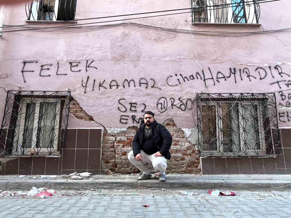İzmir\'de Onat Tüneli İnşaatı Nedeniyle Evler Yıkılıyor, Mahalleliden Tepki