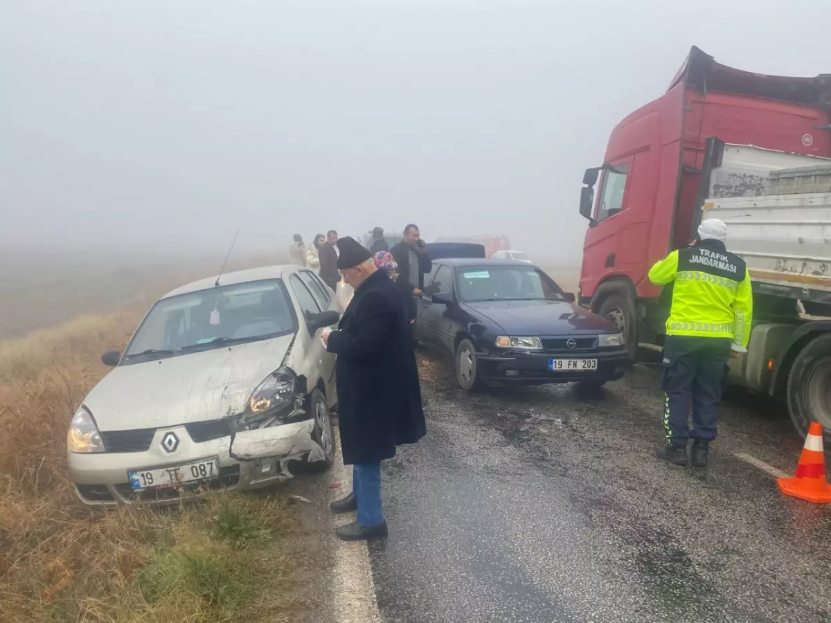Çorum\'da Yoğun Sis Zincirleme Kazaya Neden Oldu