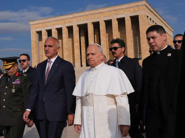 Cumhurbaşkanı Erdoğan, Papa 14. Leo'yu resmi törenle karşıladı! Askeri böyle selamladı