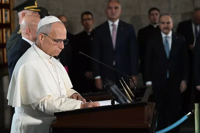 Cumhurbaşkanı Erdoğan, Papa 14. Leo'yu resmi törenle karşıladı! Askeri böyle selamladı