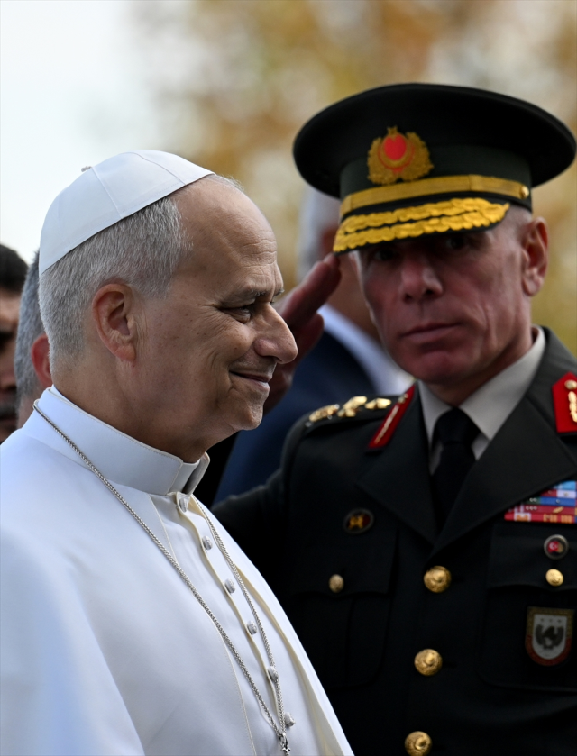 Cumhurbaşkanı Erdoğan, Papa 14. Leo'yu resmi törenle karşıladı