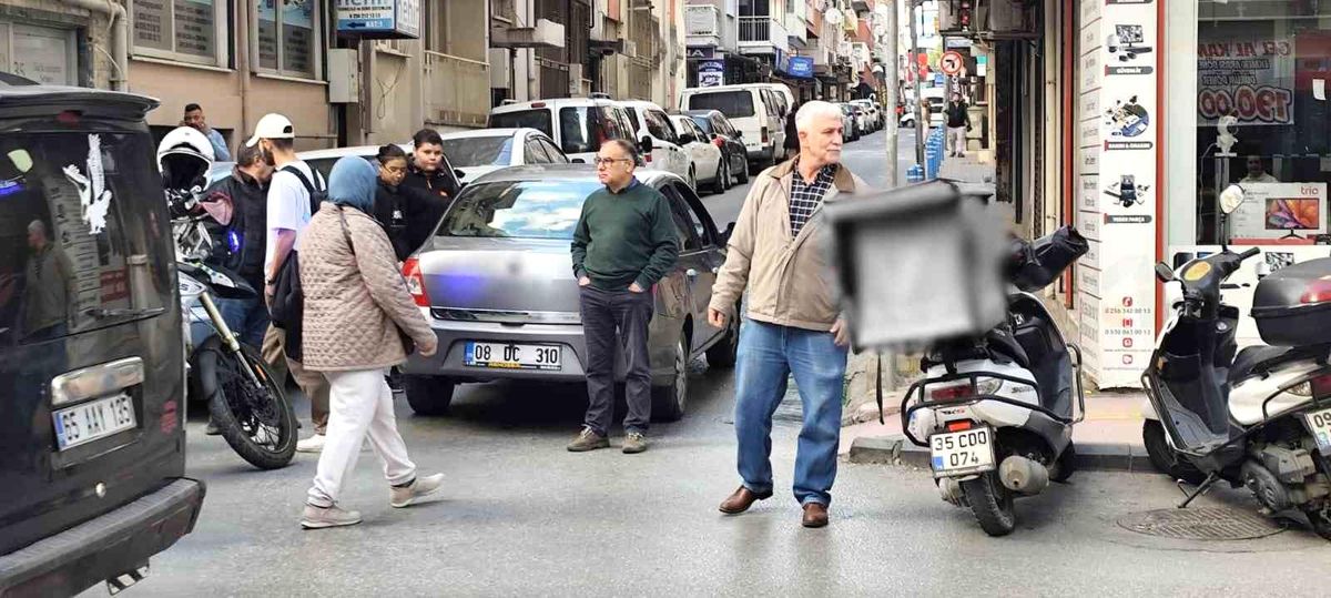 Aydın\'da Kurye, Otomobille Çarpıştı