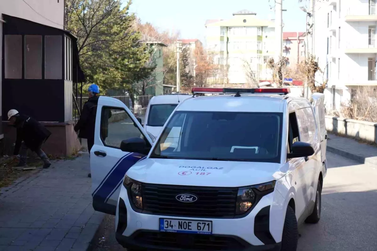 Erzurum\'da Doğal Gaz Patlaması: Bina Çöktü, Yaralı Var