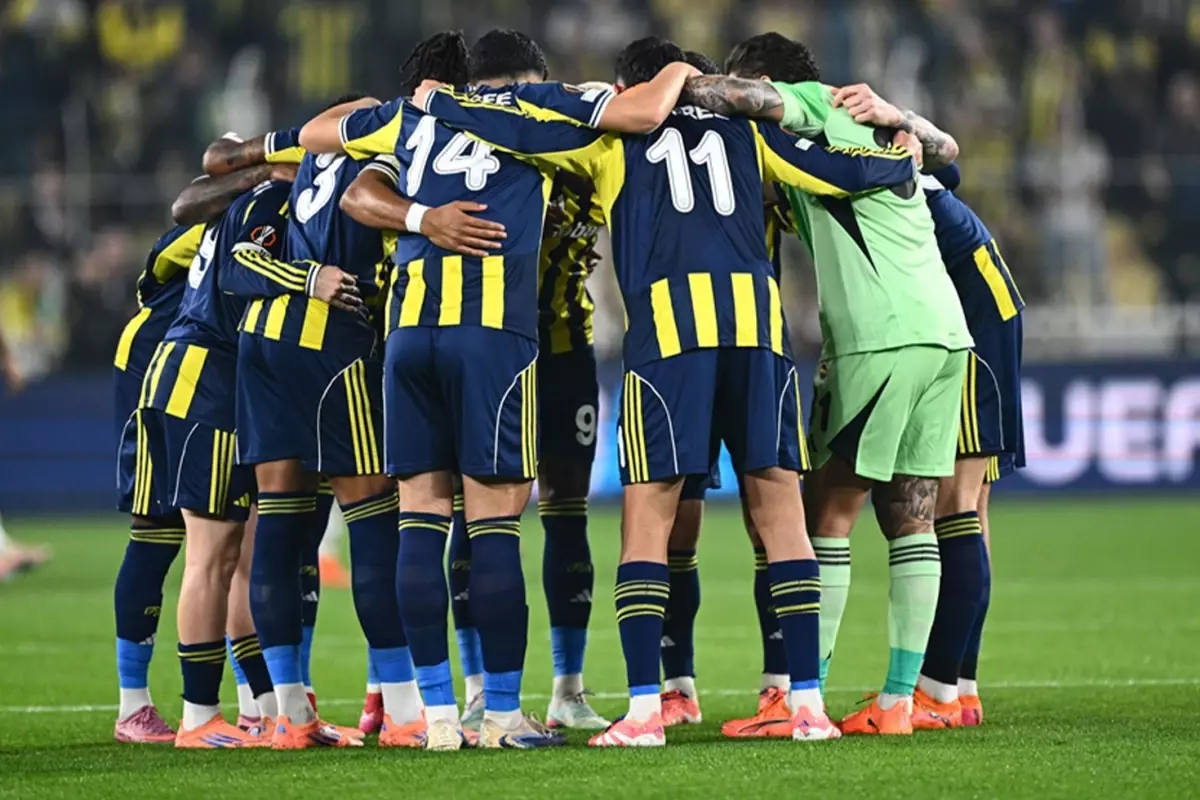 Fenerbahçe\'de Ferencvaros karşısında sakatlık! Oyuna devam edemedi