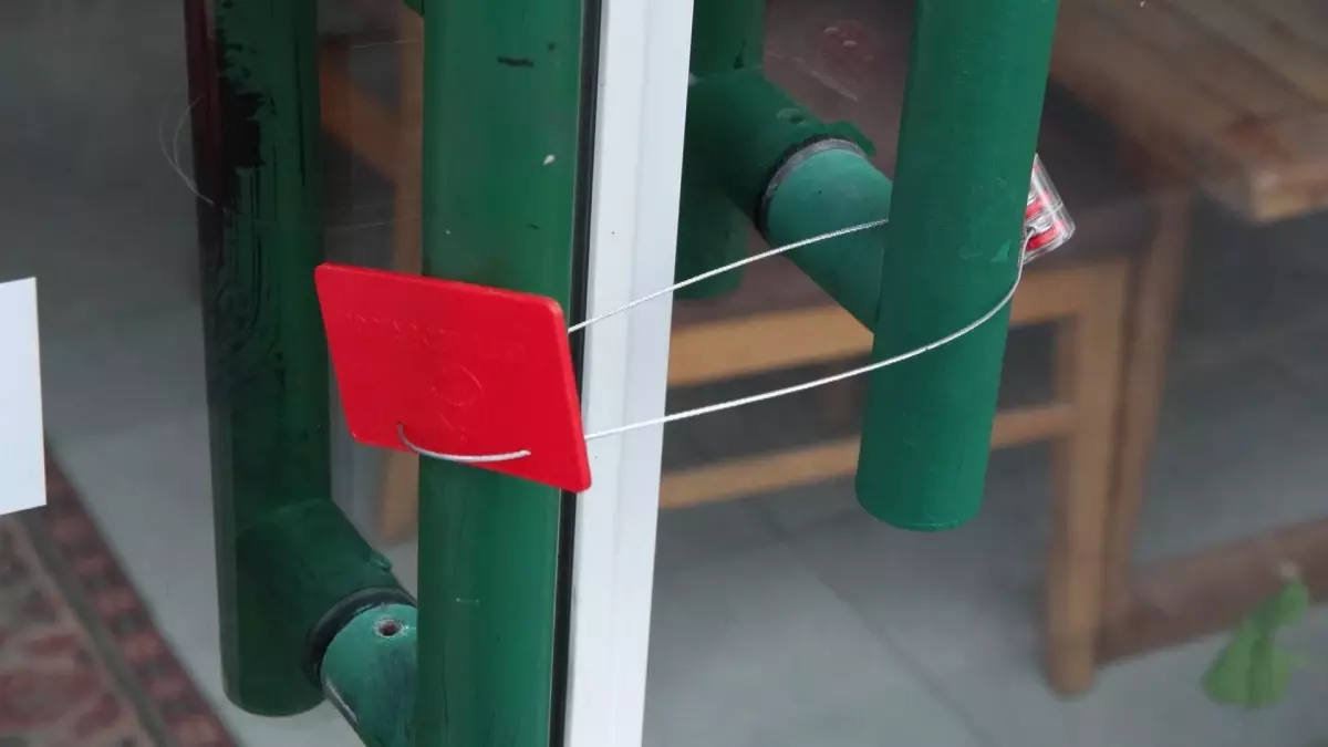 Gaziosmanpaşa\'da işletme sahibi tarafından öğretmen ve öğrencilerin kovulduğu kafe mühürlendi