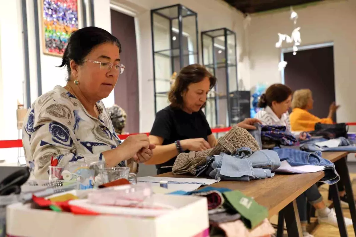 Antalya\'da Eski Kıyafetlerle İleri Dönüşüm Atölyesi Düzenlendi