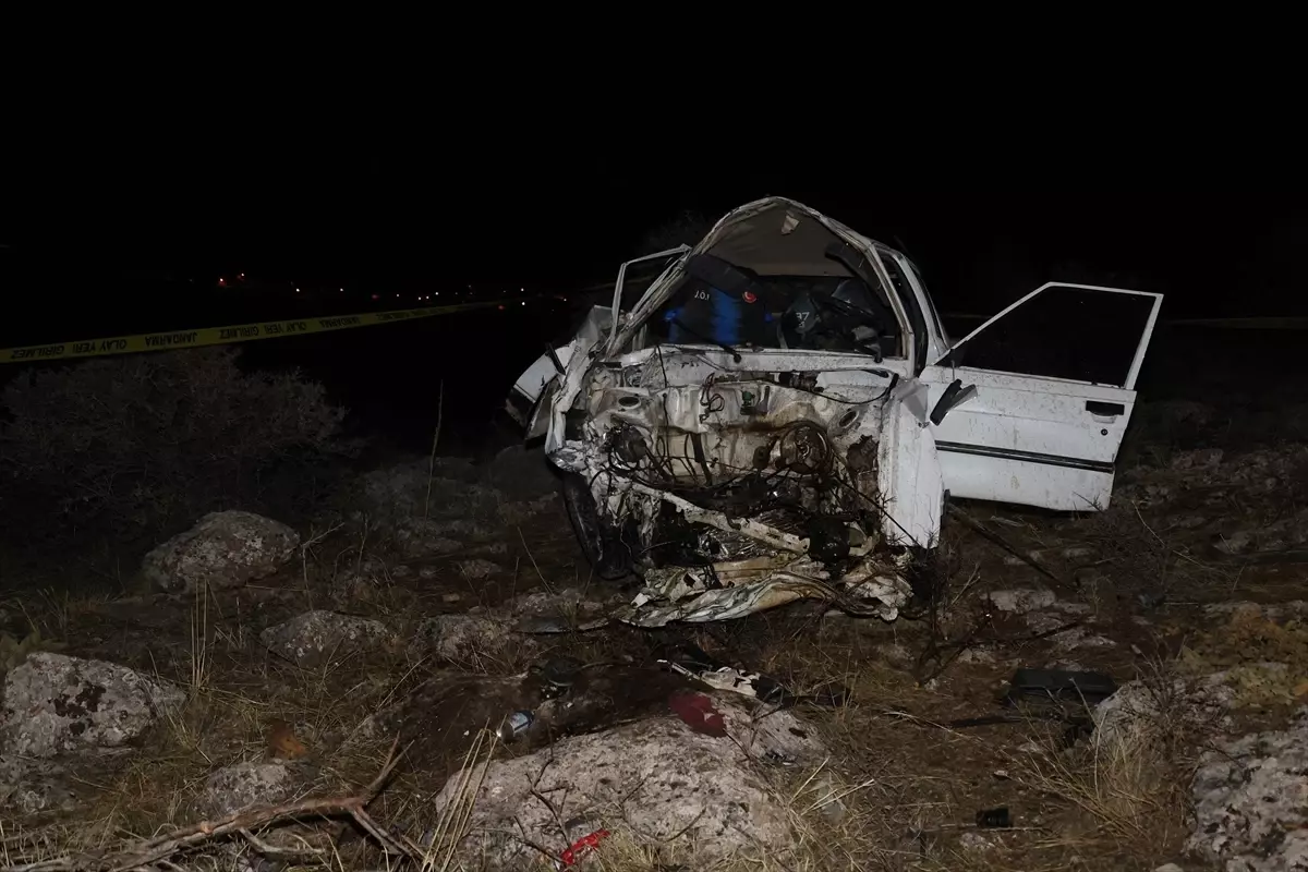 Kahramanmaraş\'ta devrilen otomobilin sürücüsü ile eşi öldü