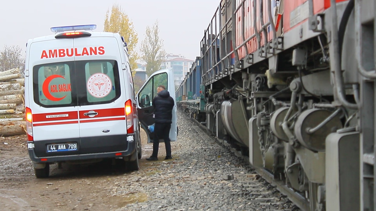 Yük Treni 67 Yaşındaki Adamı Vurdu