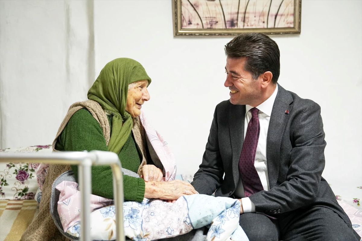 Başkan Kaya, Yaşlı Kadını Ziyaret Etti
