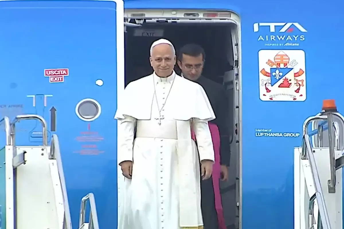 Papa 14. Leo, Ankara\'da! İşte ilk görüntüler ve karşılayan isim