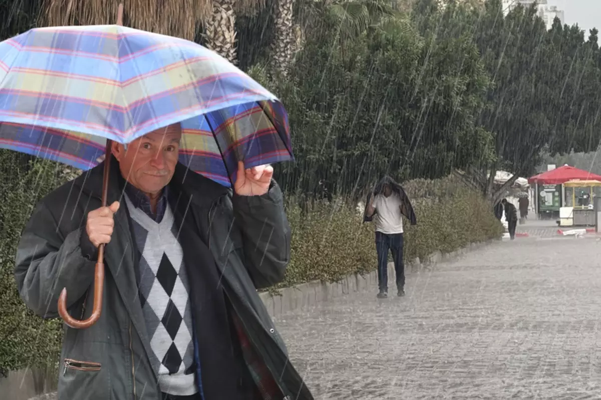 Pazar günü bir şehir hariç tüm yurtta yağış bekleniyor