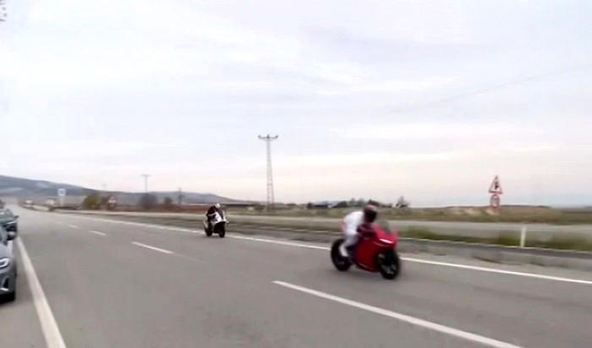 Eskişehir\'de Tehlikeli Motosiklet Yarışı