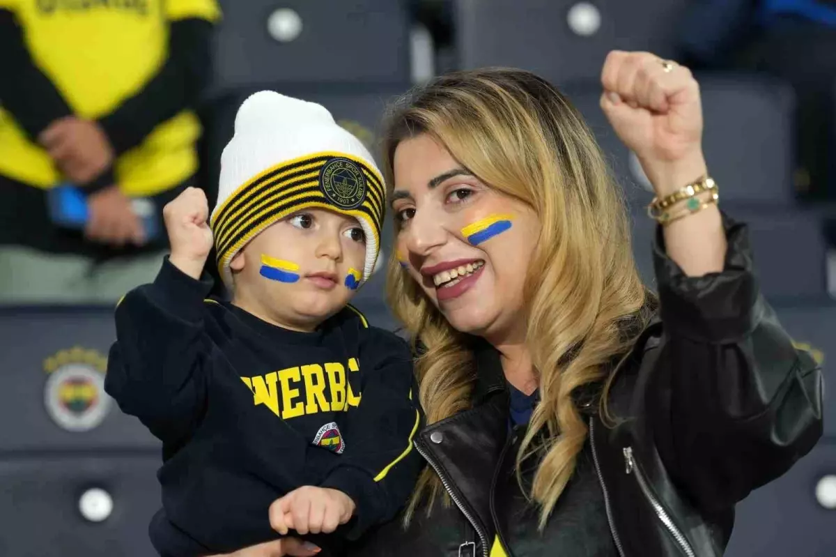 Fenerbahçe - Ferencvaros: Golsüz Başlangıç