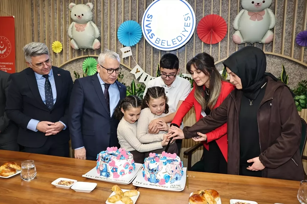 Vali Şimşek\'ten Şehit Uzman Çavuş Ümit Üzüm\'ün çocuklarına süpriz doğum günü