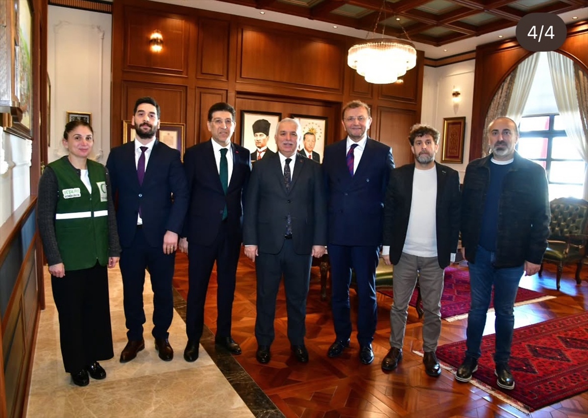 Yeşilay Heyeti Trabzon Valisi\'ni Ziyaret Etti