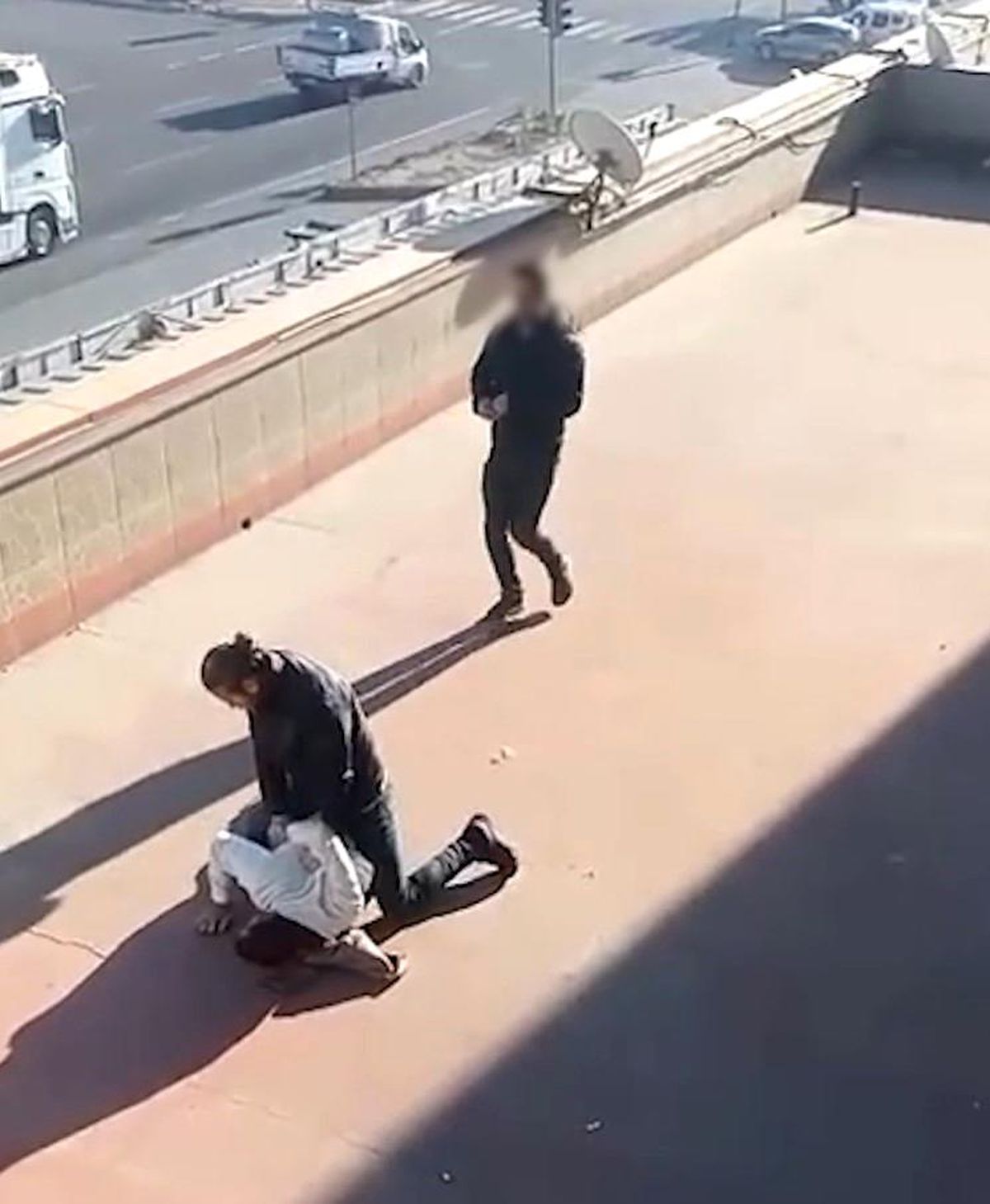 Aranan Şahıs Terasta Yakalandı