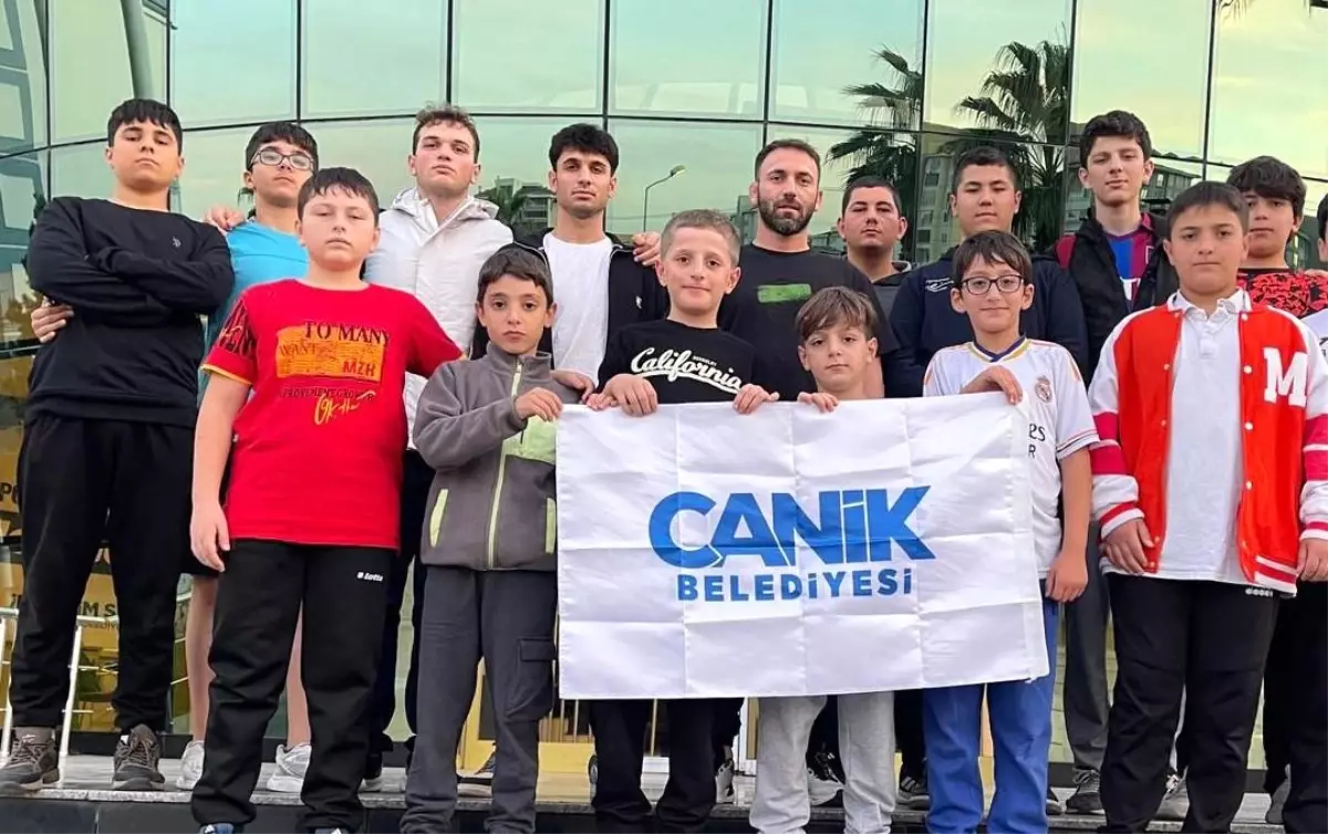 Canik Belediyespor Kulübü, İl Güreş Şampiyonası\'nda 8 Madalya Kazandı