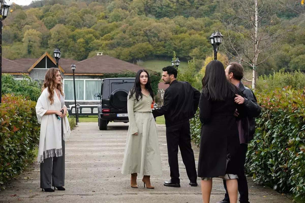 Cemre Baysel\'in Pozu Sosyal Medyayı Salladı