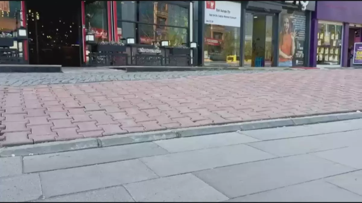 Esenyurt\'ta kaldırımda el bombası bulundu