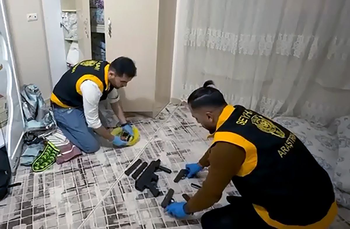 Adana\'da Silah Operasyonu: İki Kardeş Tutuklandı