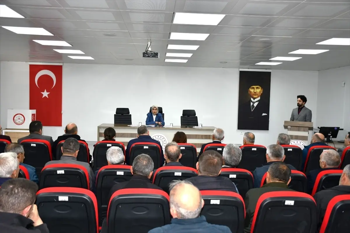 Muhtarlar Toplantısı Gümüşhacıköy\'de Yapıldı