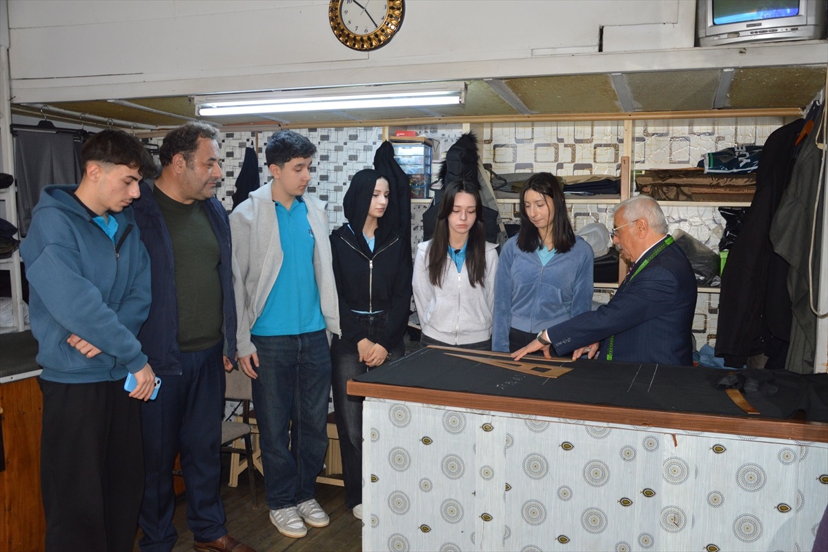 Öğrenciler Meslekleri Öğreniyor