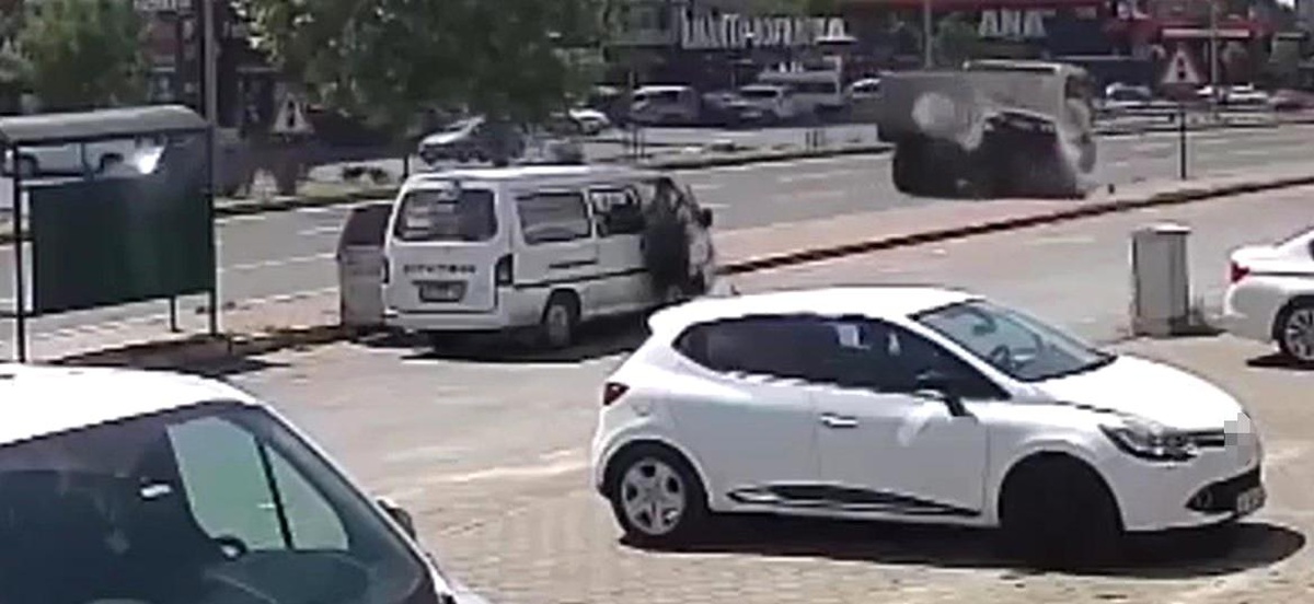 Kayseri\'de Trafik Kazaları Güvenlik Kamerasında