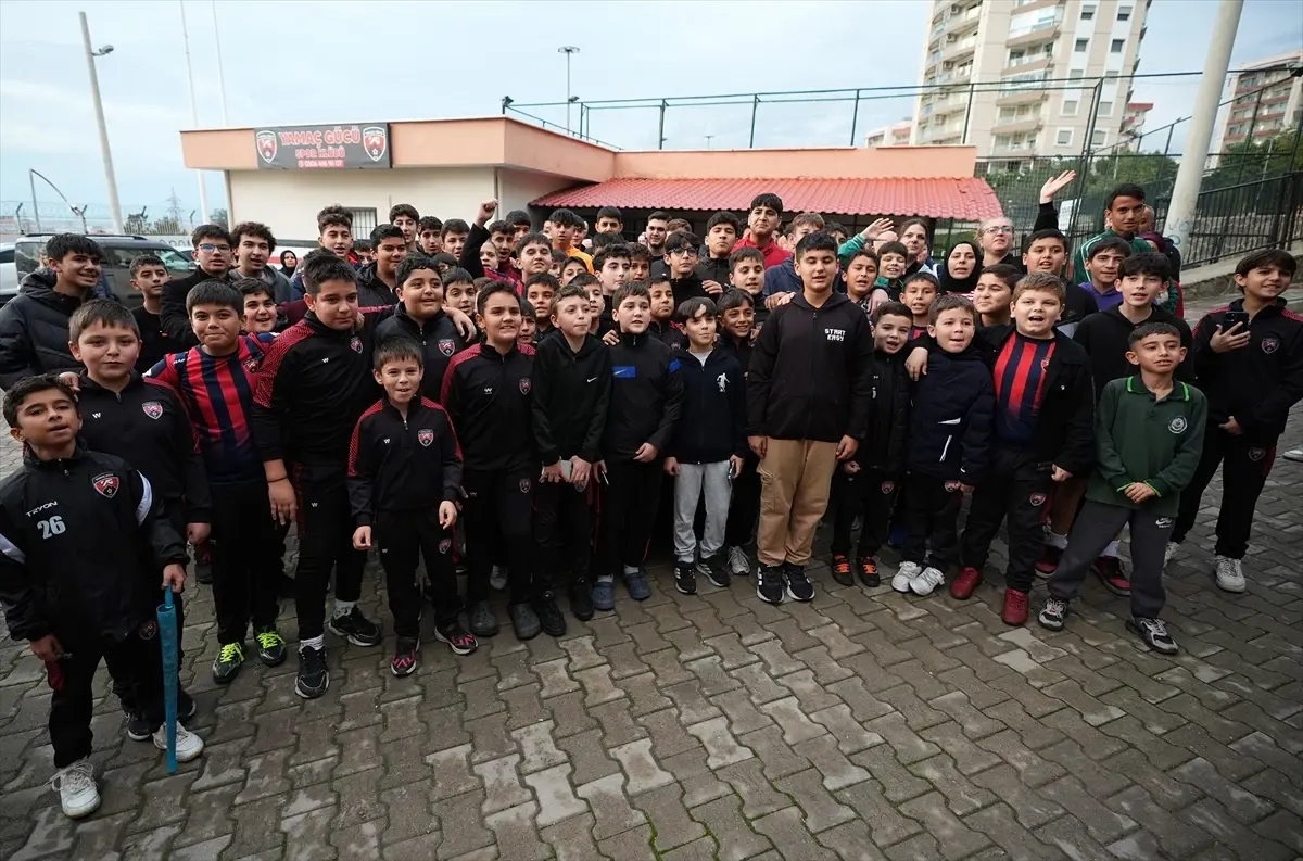 Karşıyaka\'da Halı Saha Krizi