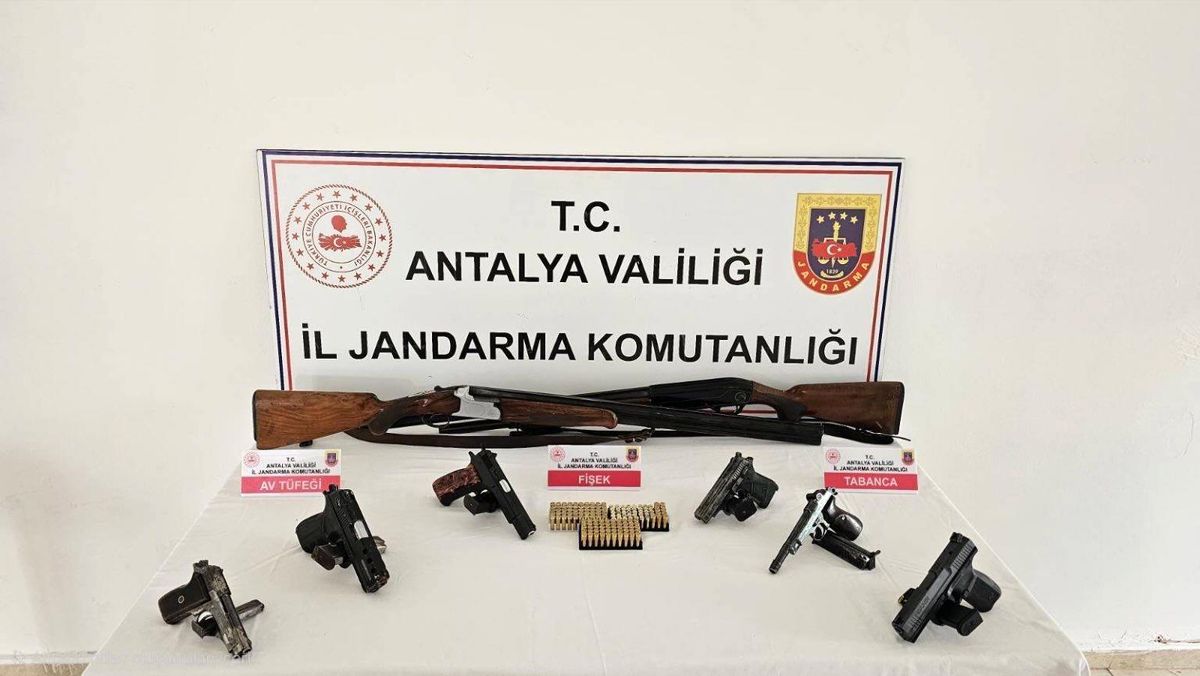 Antalya\'da Silah Kaçakçılığı Operasyonu