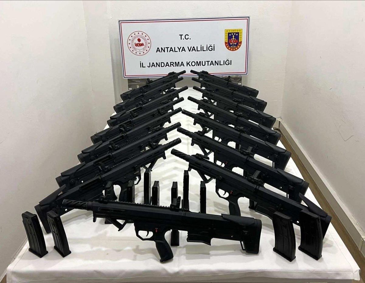 Antalya\'da Silah Kaçakçılığı Operasyonu