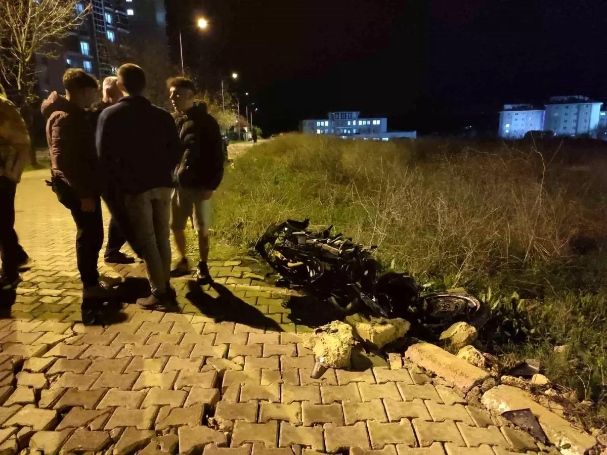 Motosiklet Kazasında Sürücü Ağır Yaralandı