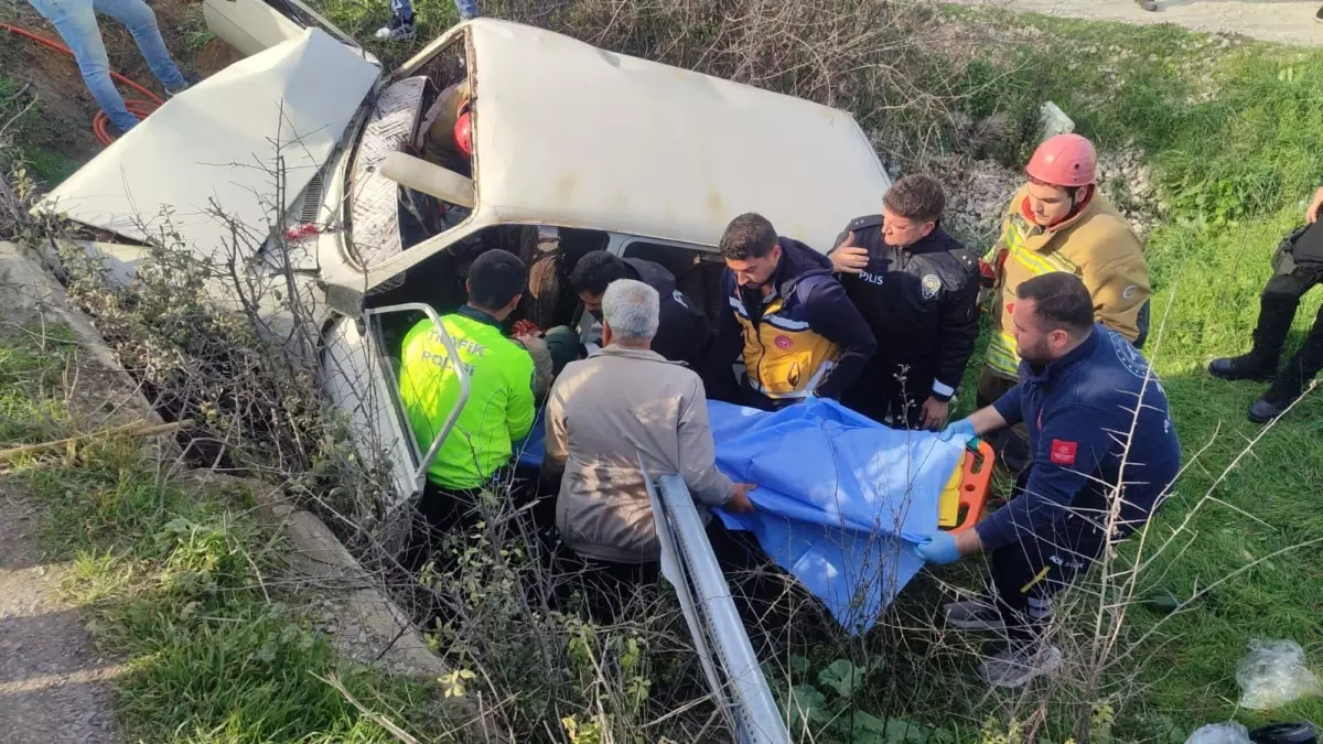 Kırkağaç\'ta Kontrol Kaybı: 2 Yaralı