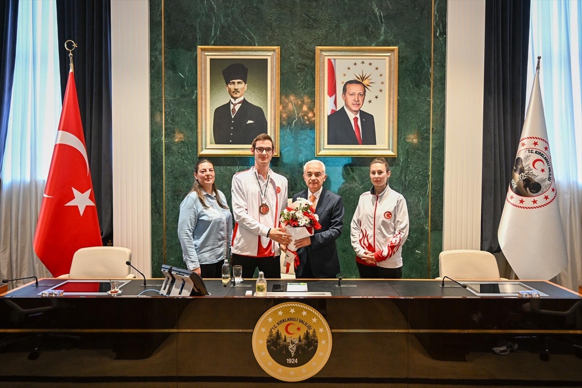 Vali Turan, Başarılı Sporcularla Buluştu