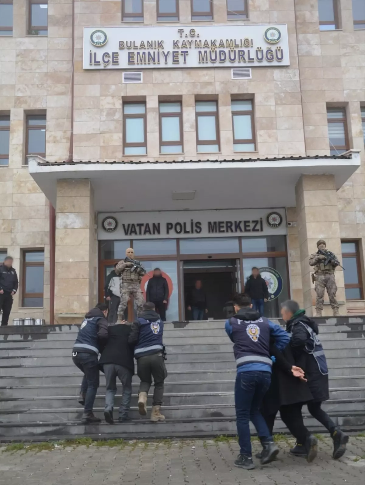 Bulanık\'ta Silahlı Kavga: İki Şüpheli Tutuklandı