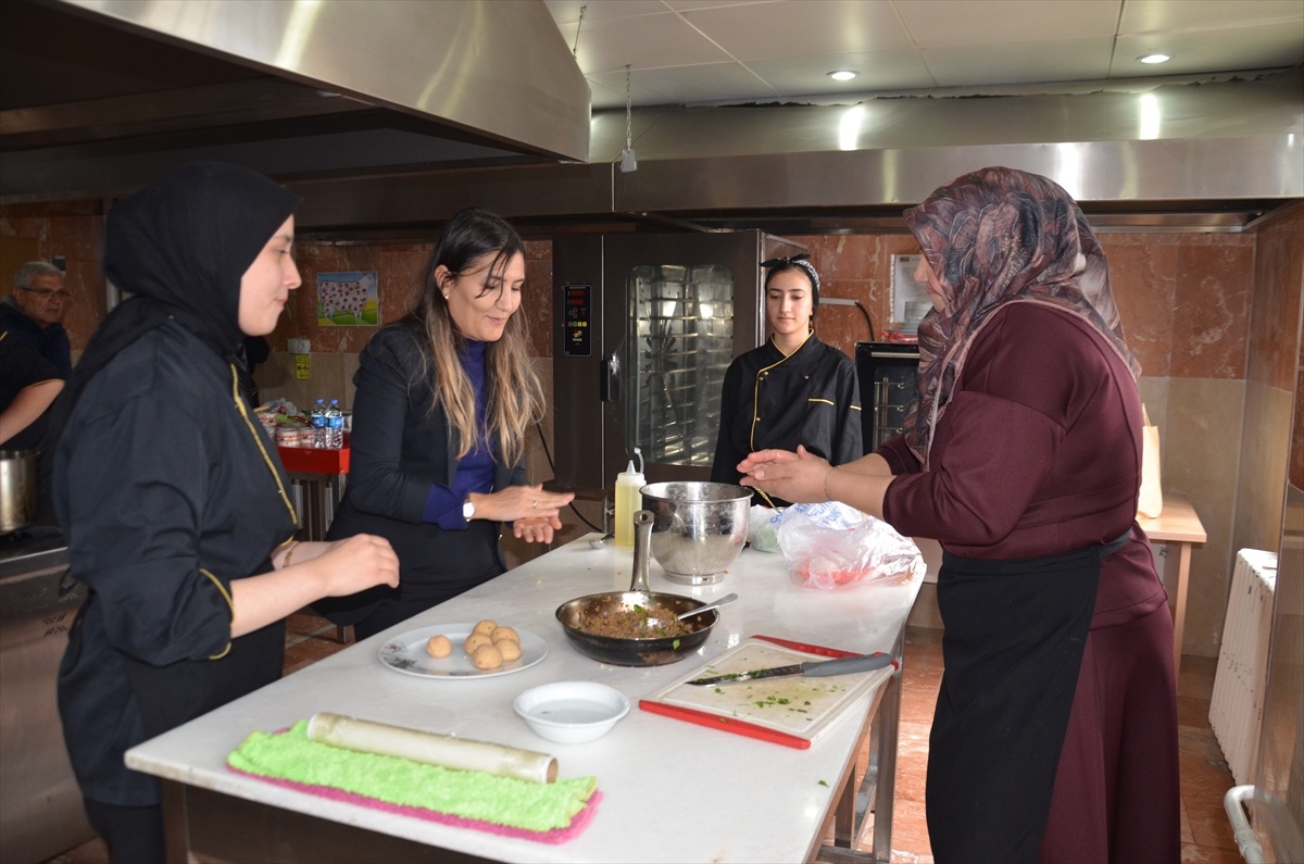 Muş\'ta Aileyle Yemek Yarışması