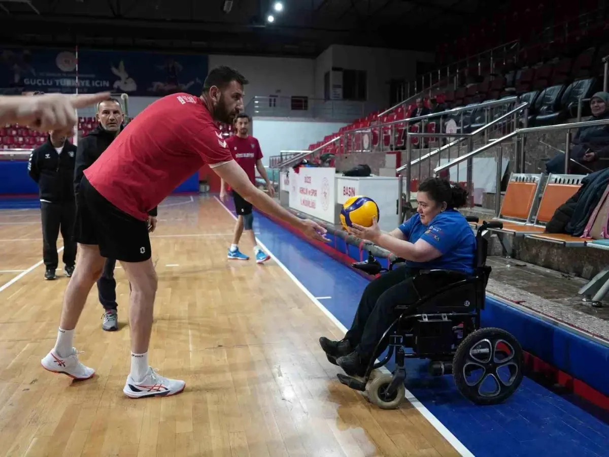 Özel Bireylerden Voleybol Takımına Moral Desteği