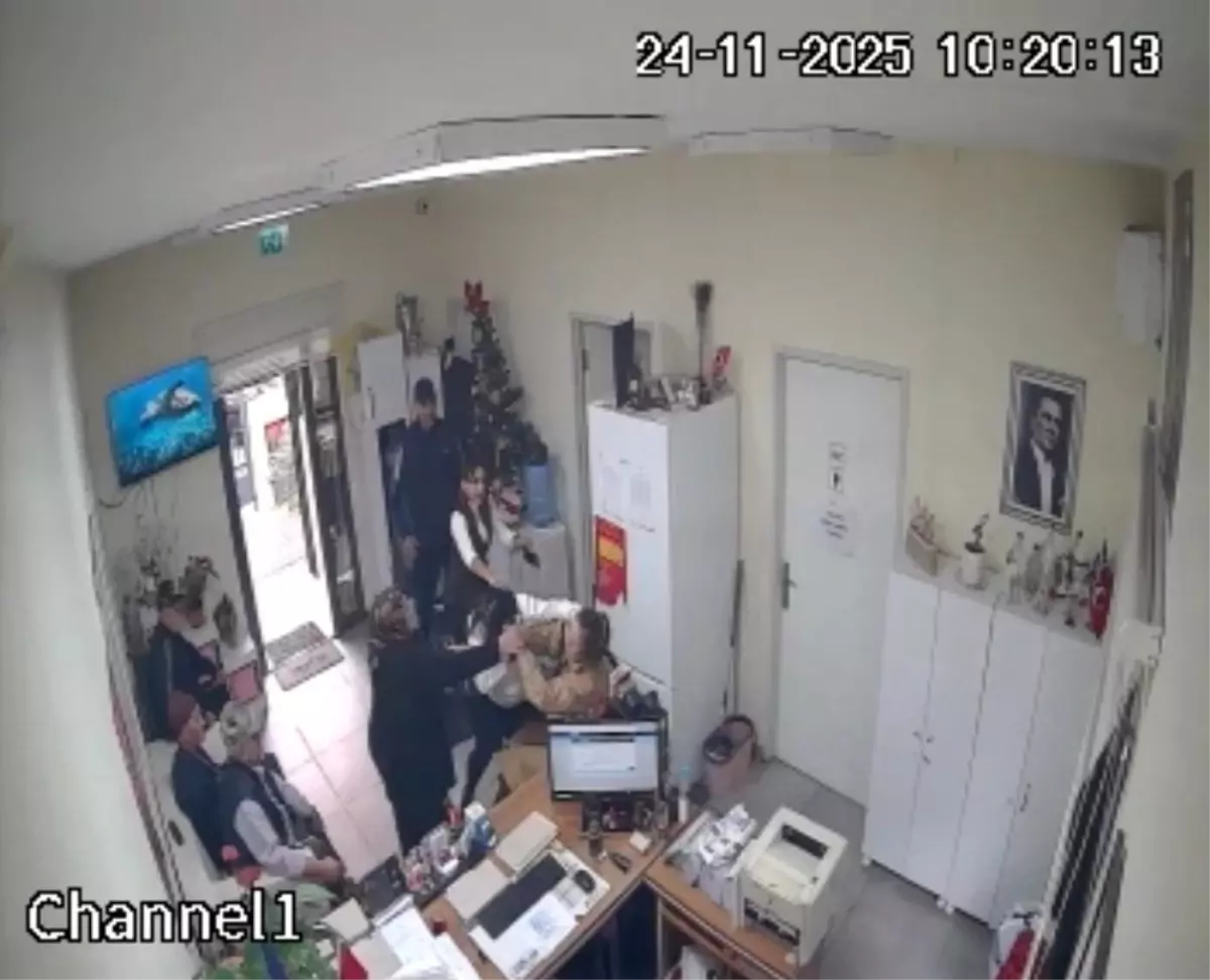 Pendik\'te Kavga: Kadın Muhtara Saldırdı