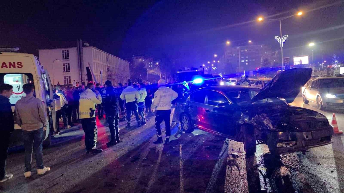 Erzurum\'da Polis Kontrol Noktasından Kaçış Kazaya Neden Oldu