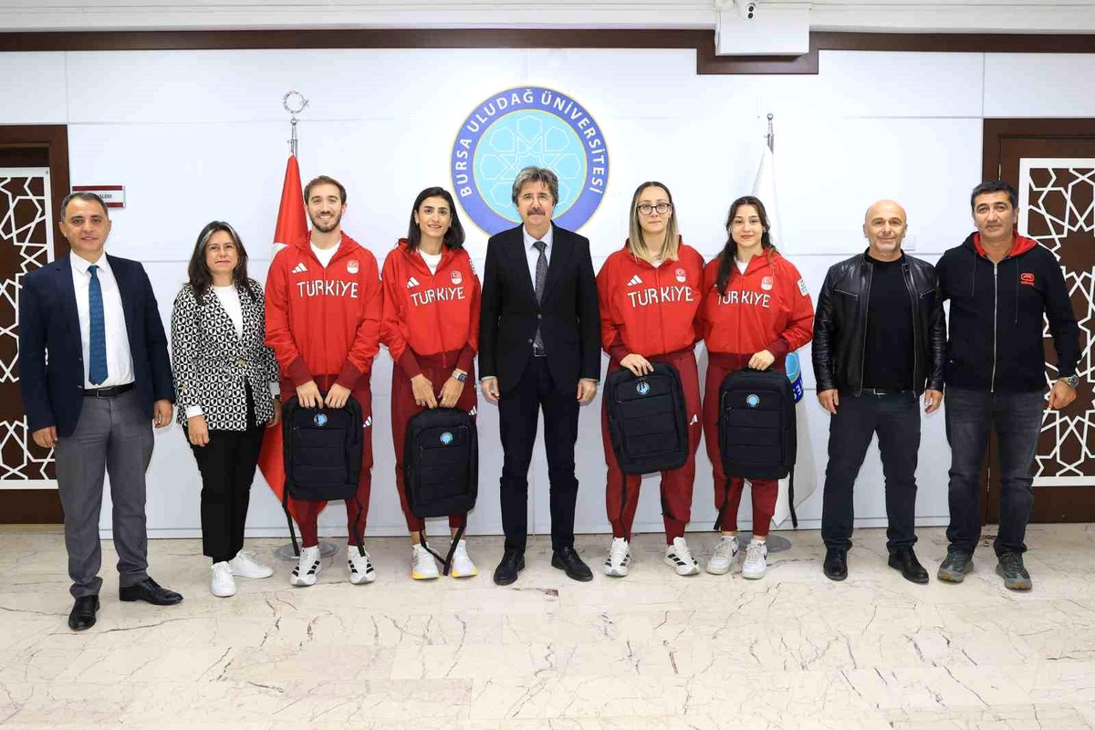 BUÜ Rektörü\'nden İslami Oyunlar\'da Başarı Ödülü