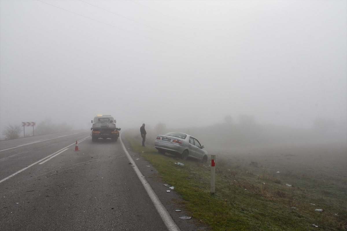 Vezirköprü\'de Trafik Kazası: 3 Yaralı