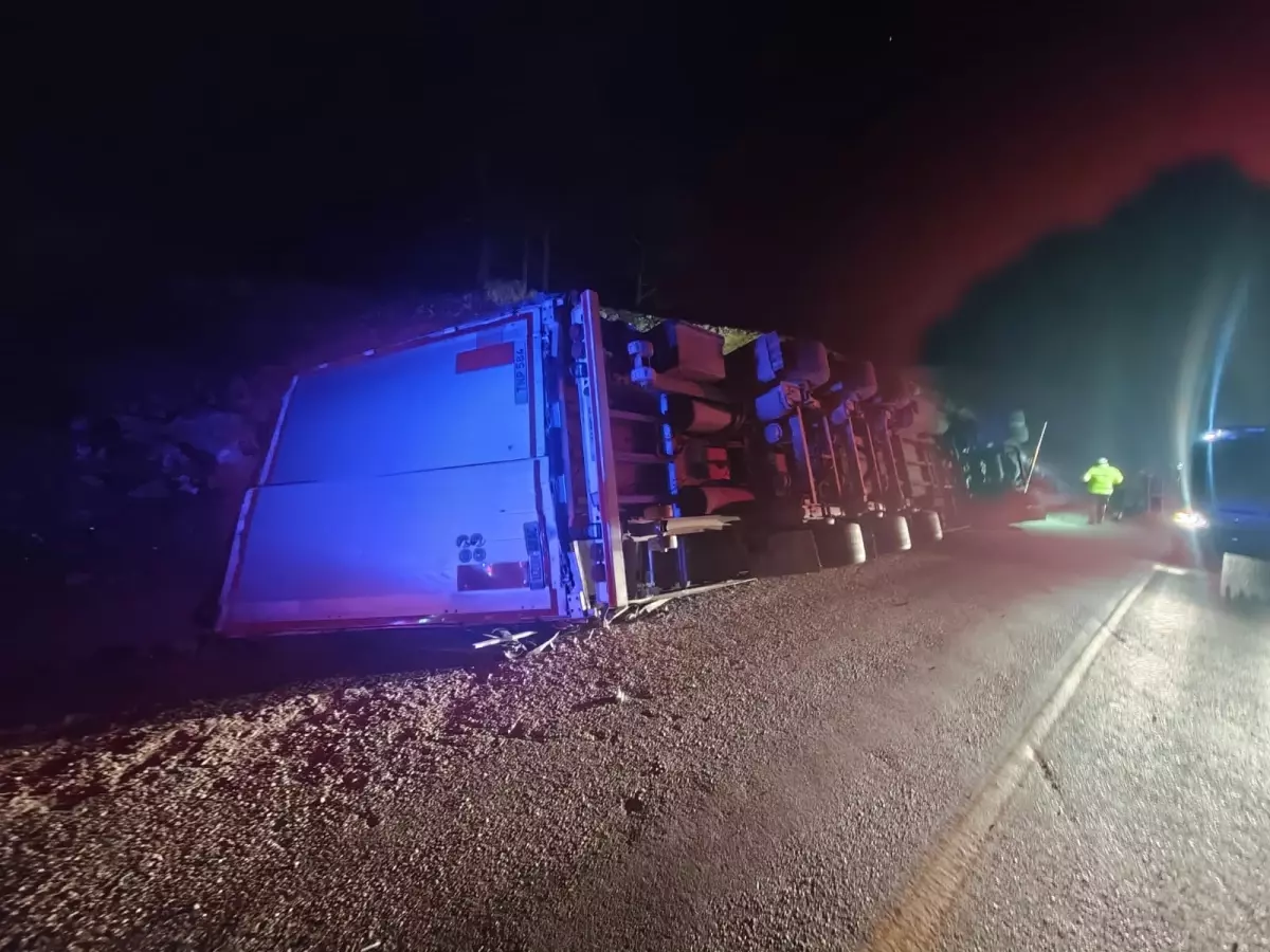 Mersin\'de TIR Kazası: Sürücü Hayatını Kaybetti